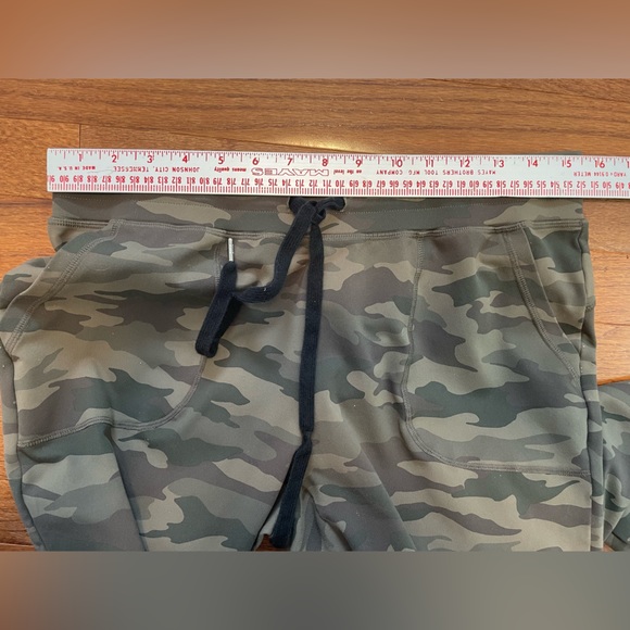 Zyia Green Camo Unwind Joggers Elastic waist w/Draw String Medium - Picture 6 of 7